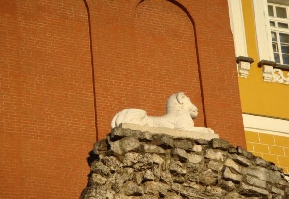 Каменные львы в Москве - все скульптуры и точные адреса