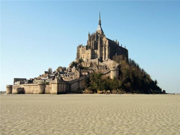  -- ( Mont Saint-Michel )