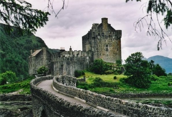    ( Eilean Donan Castle )