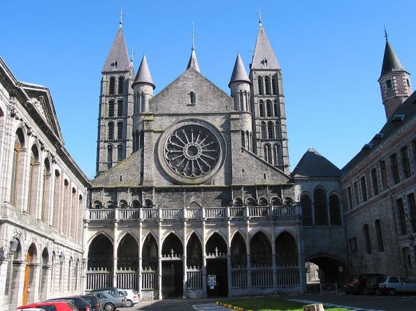Кафедральный собор нотр дам памятник готической архитектуры мимо которого невозможно