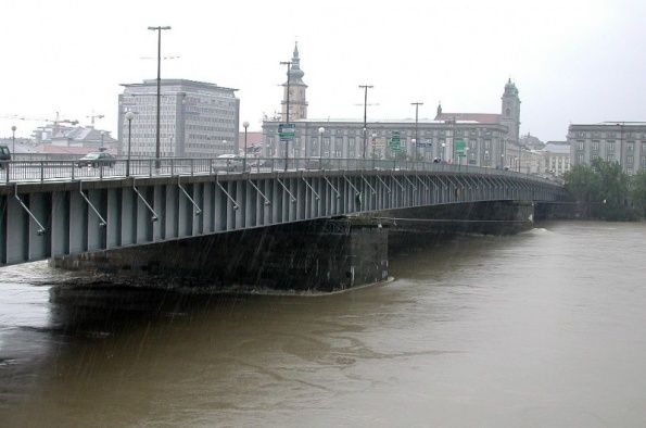 Мост Нибелунгенбрюкке